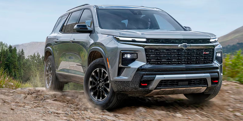 A 2025 Chevrolet Traverse driving over a hill in Akron, OH