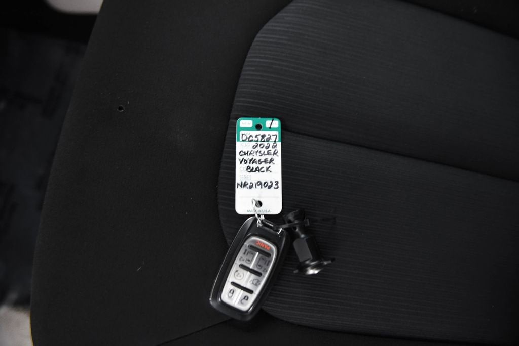 2022 Chrysler Voyager LX