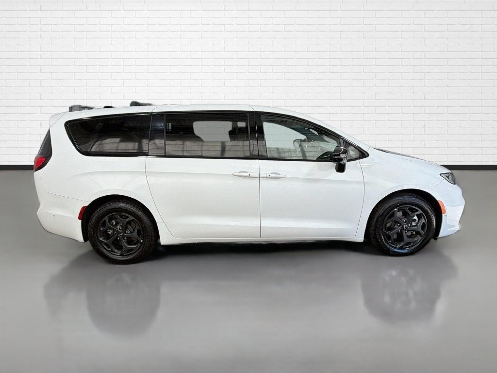 2024 Chrysler Pacifica Hybrid S Appearance Pkg