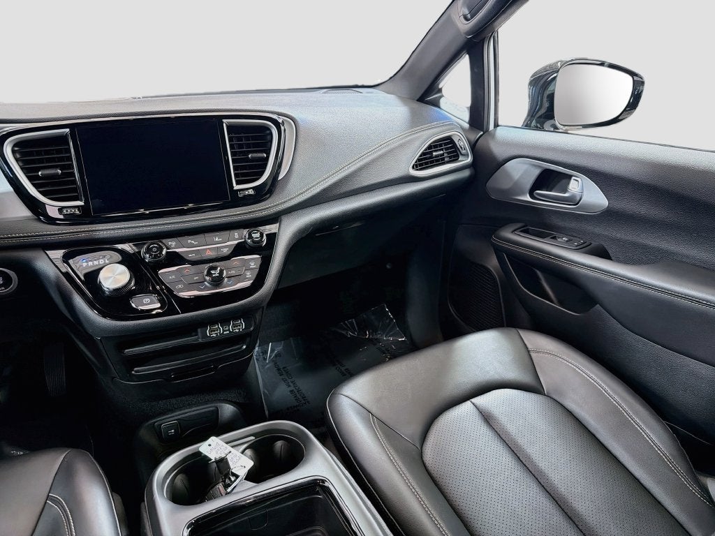 2024 Chrysler Pacifica Hybrid S Appearance Pkg