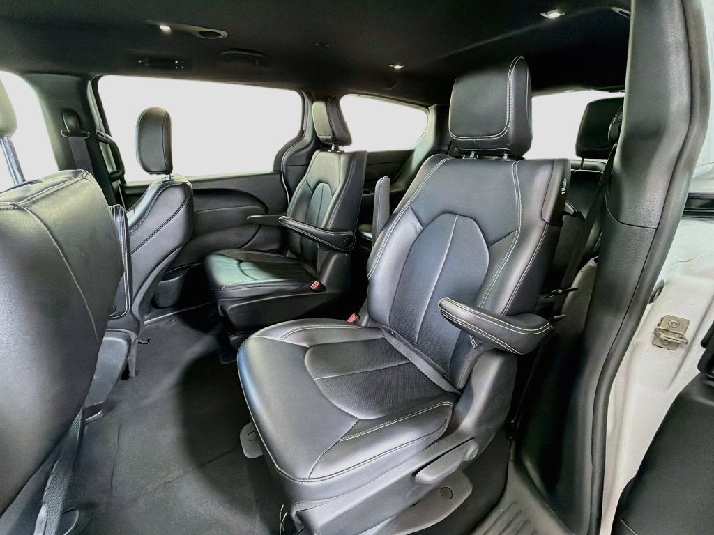 2024 Chrysler Pacifica Hybrid S Appearance Pkg