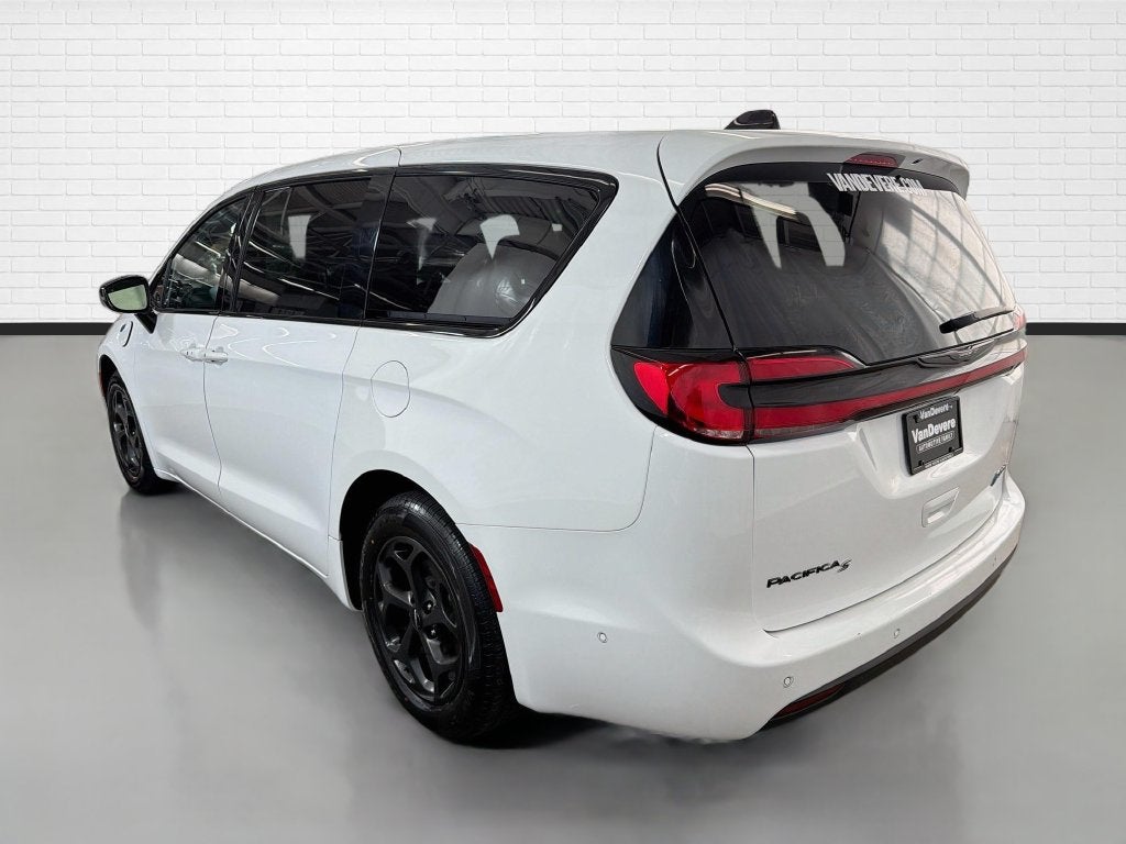 2024 Chrysler Pacifica Hybrid S Appearance Pkg