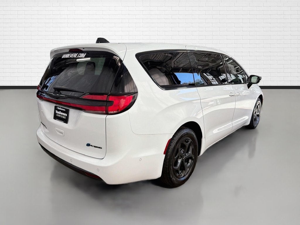 2024 Chrysler Pacifica Hybrid S Appearance Pkg