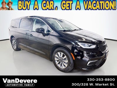 2024 Chrysler Pacifica Hybrid Select