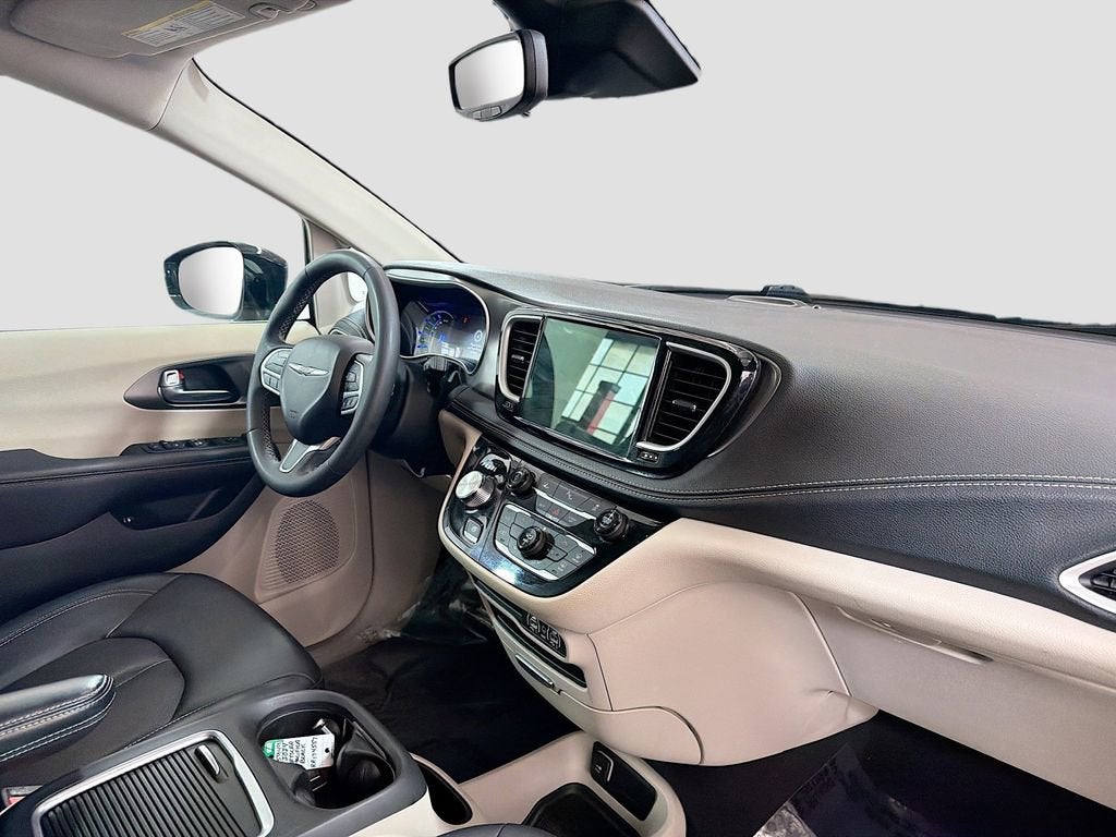 2024 Chrysler Pacifica Hybrid Select