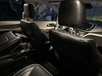 2023 Chrysler Pacifica Hybrid Limited