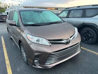 2019 Toyota Sienna XLE Auto Access Seat