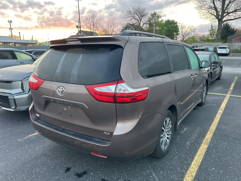 2019 Toyota Sienna XLE Auto Access Seat
