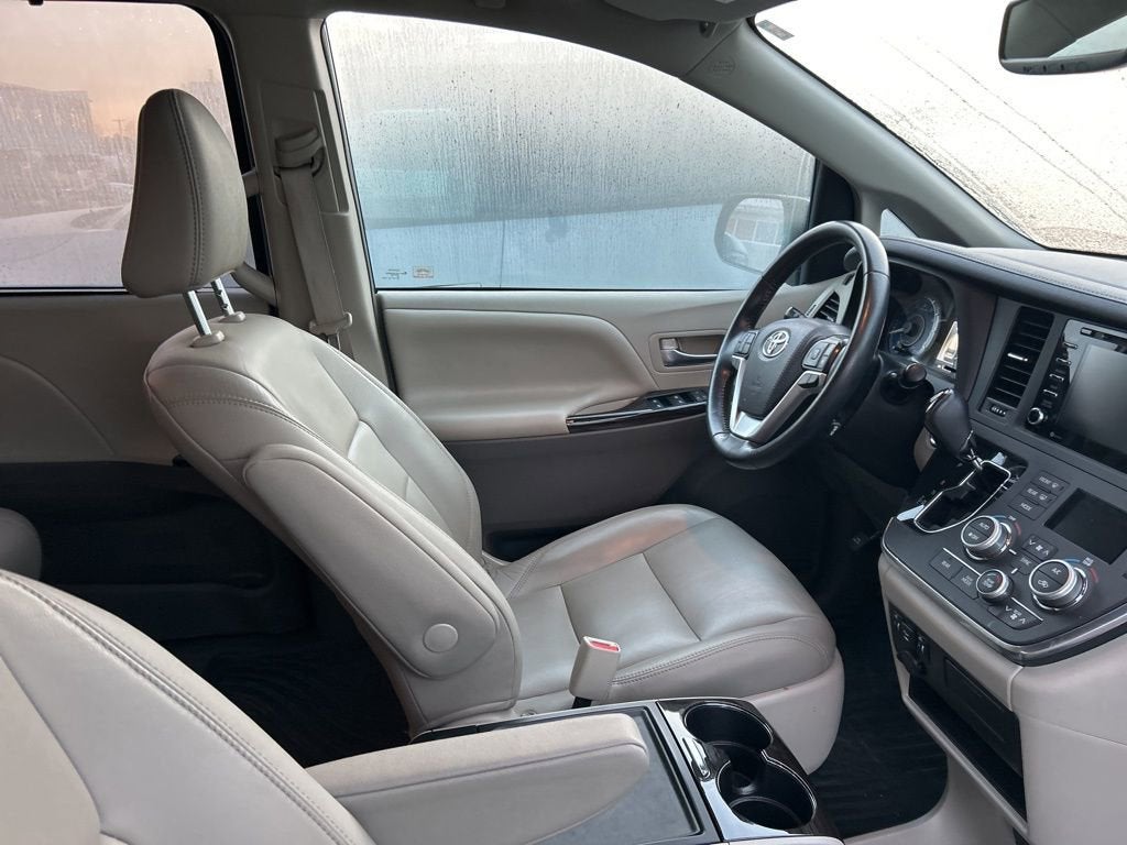 2019 Toyota Sienna XLE Auto Access Seat