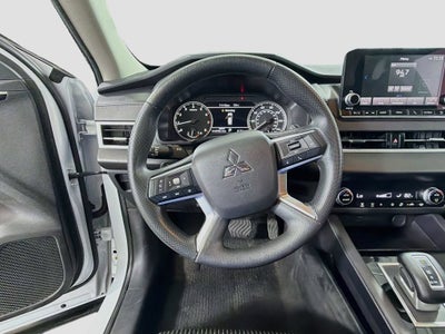 2023 Mitsubishi Outlander ES