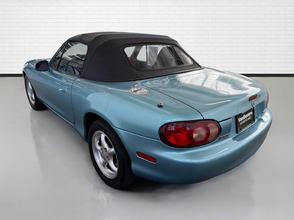 2002 Mazda Mazda MX-5 Miata Cloth
