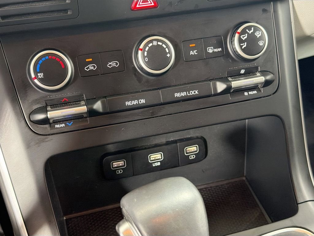 2023 Kia Carnival LX