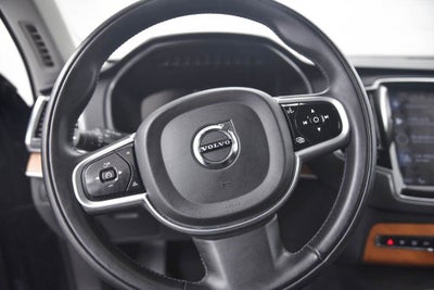 2022 Volvo XC90 Momentum