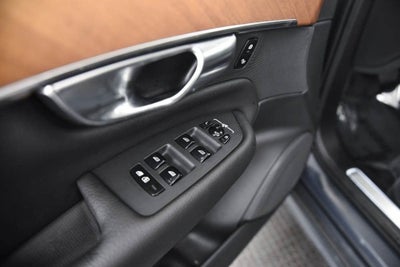 2022 Volvo XC90 Momentum