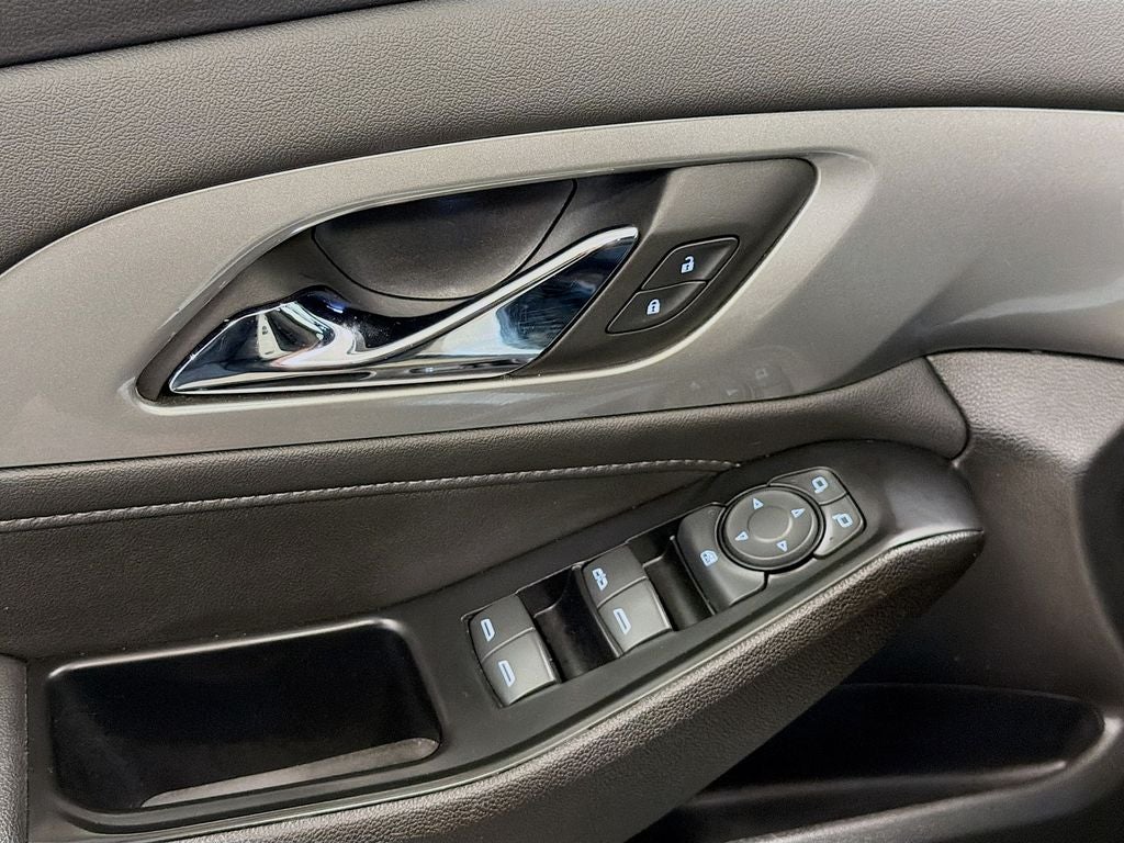 2023 Chevrolet Traverse LT Cloth w/2FL