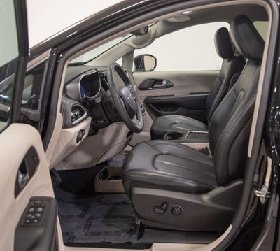 2024 Chrysler Pacifica Hybrid Select