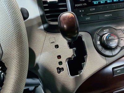 2014 Toyota Sienna XLE 8 Passenger