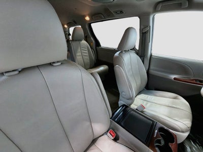 2014 Toyota Sienna XLE 8 Passenger