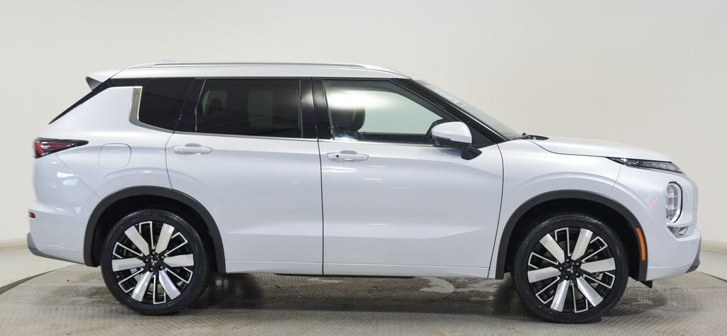 2025 Mitsubishi Outlander Base