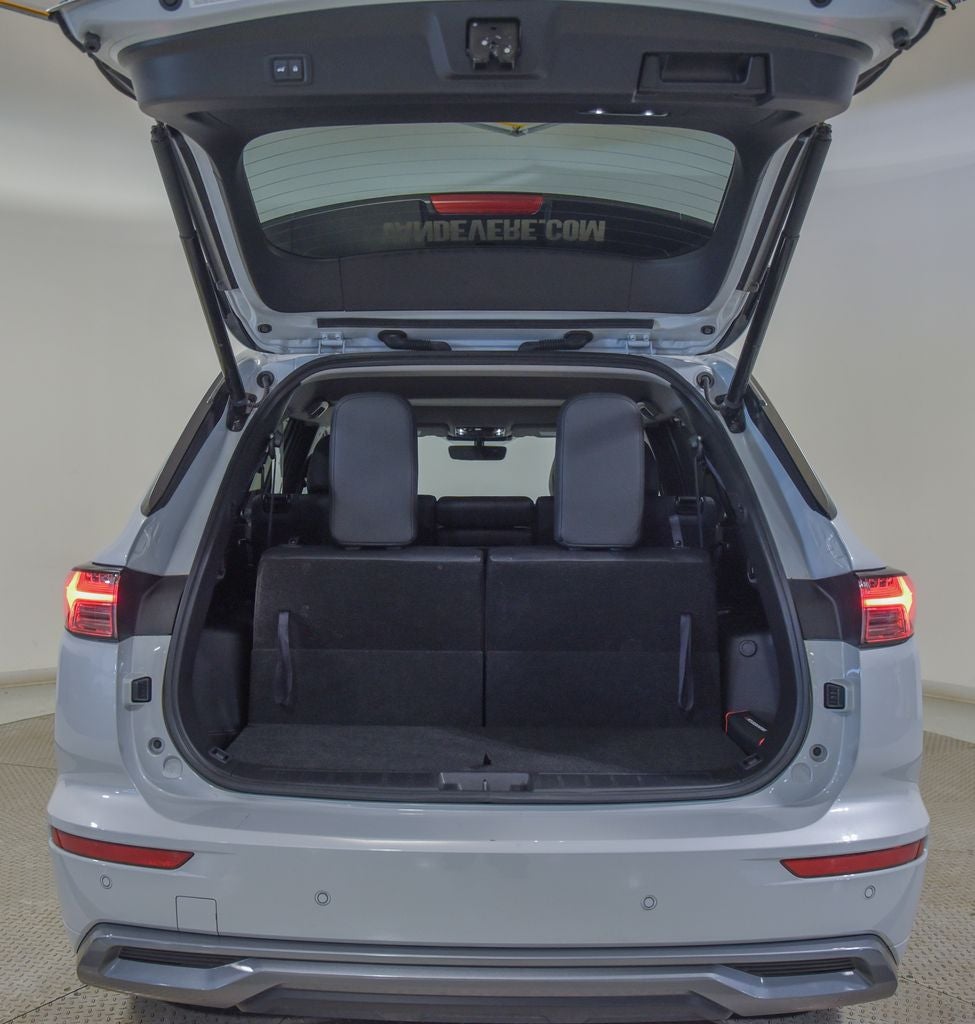 2025 Mitsubishi Outlander Base