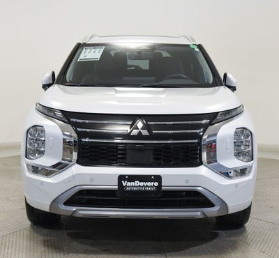 2025 Mitsubishi Outlander Base
