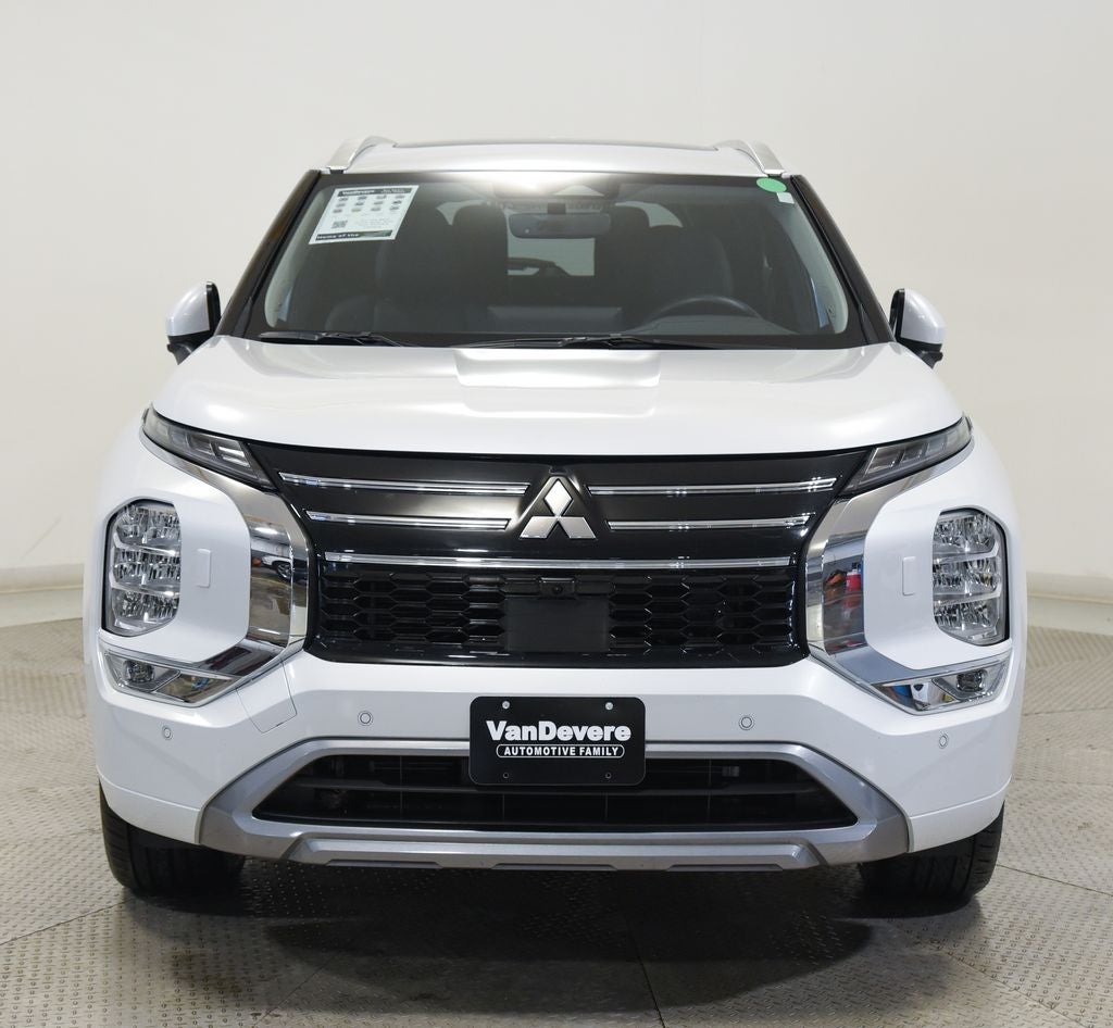 2025 Mitsubishi Outlander Base