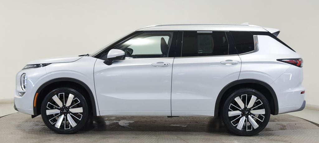 2025 Mitsubishi Outlander Base