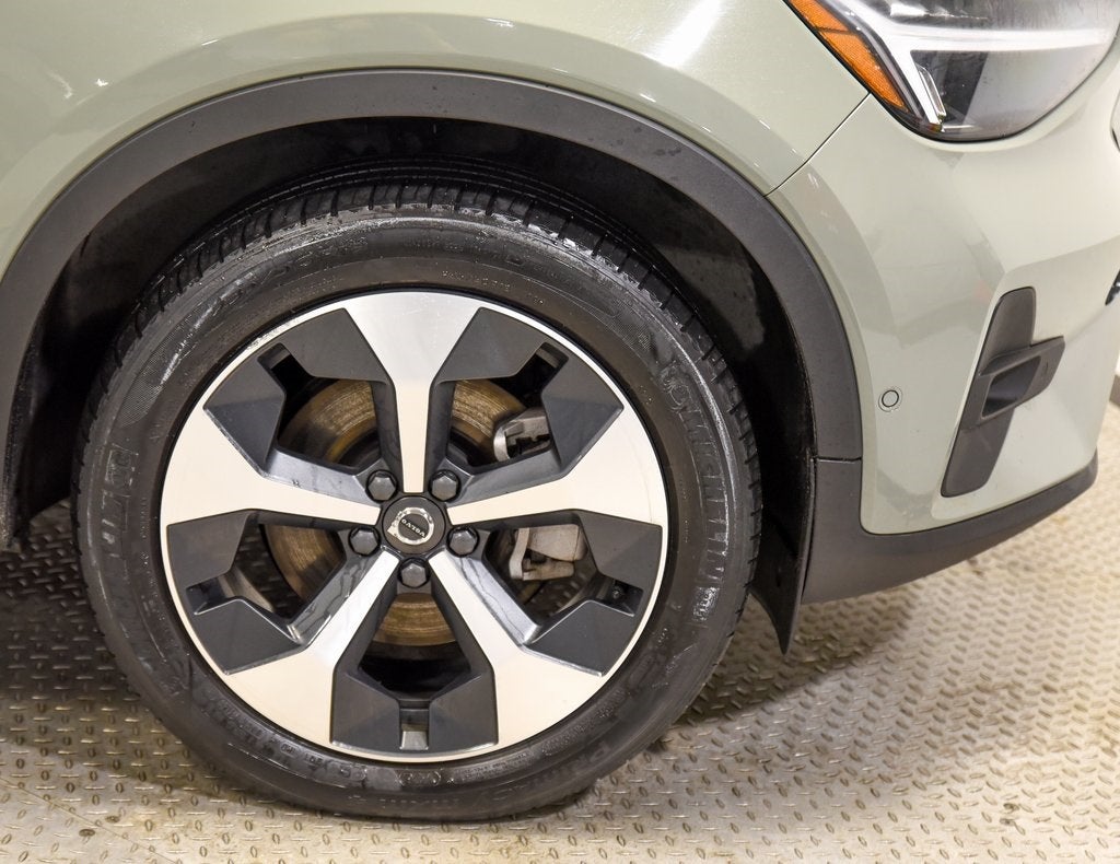 2024 Volvo XC40 B5 Plus Bright Theme