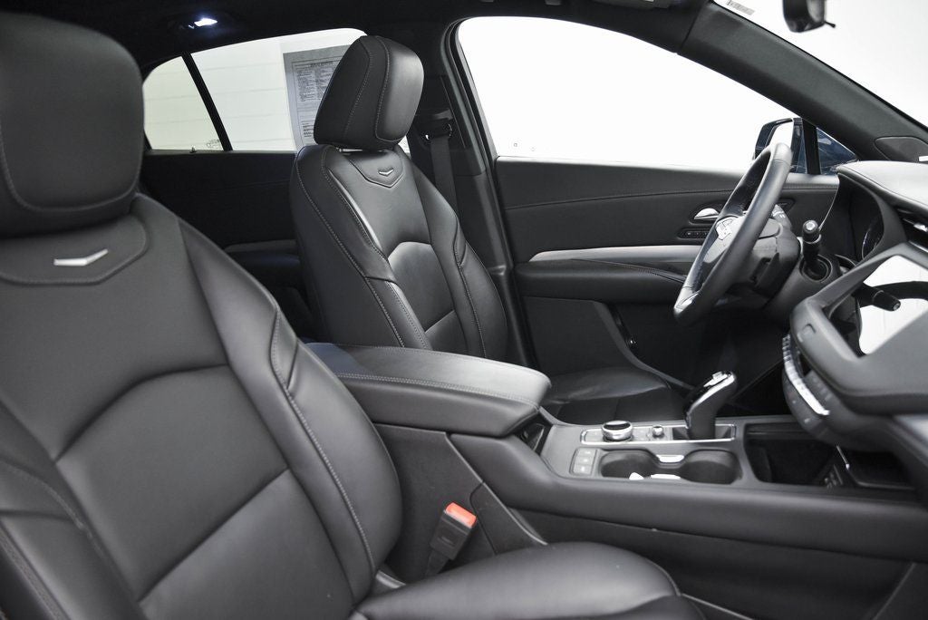 2022 Cadillac XT4 Premium Luxury