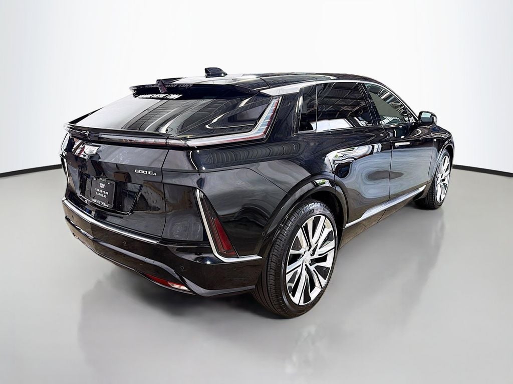 2025 Cadillac LYRIQ Luxury 3