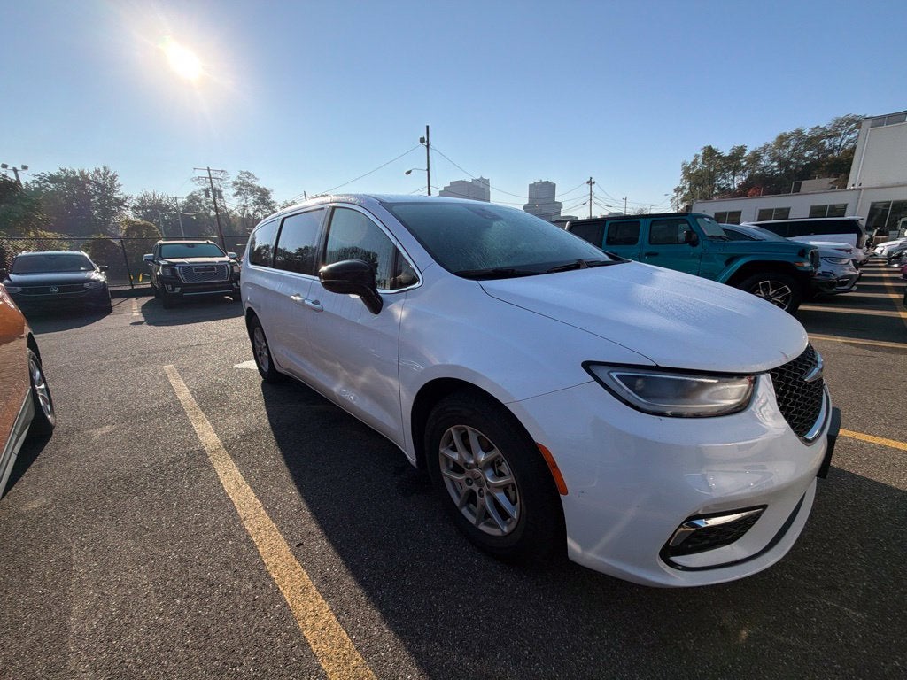 2024 Chrysler Pacifica Touring L