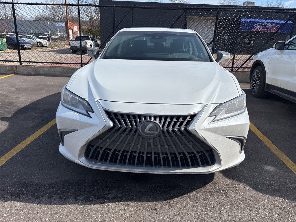 2024 Lexus ES 300h Luxury