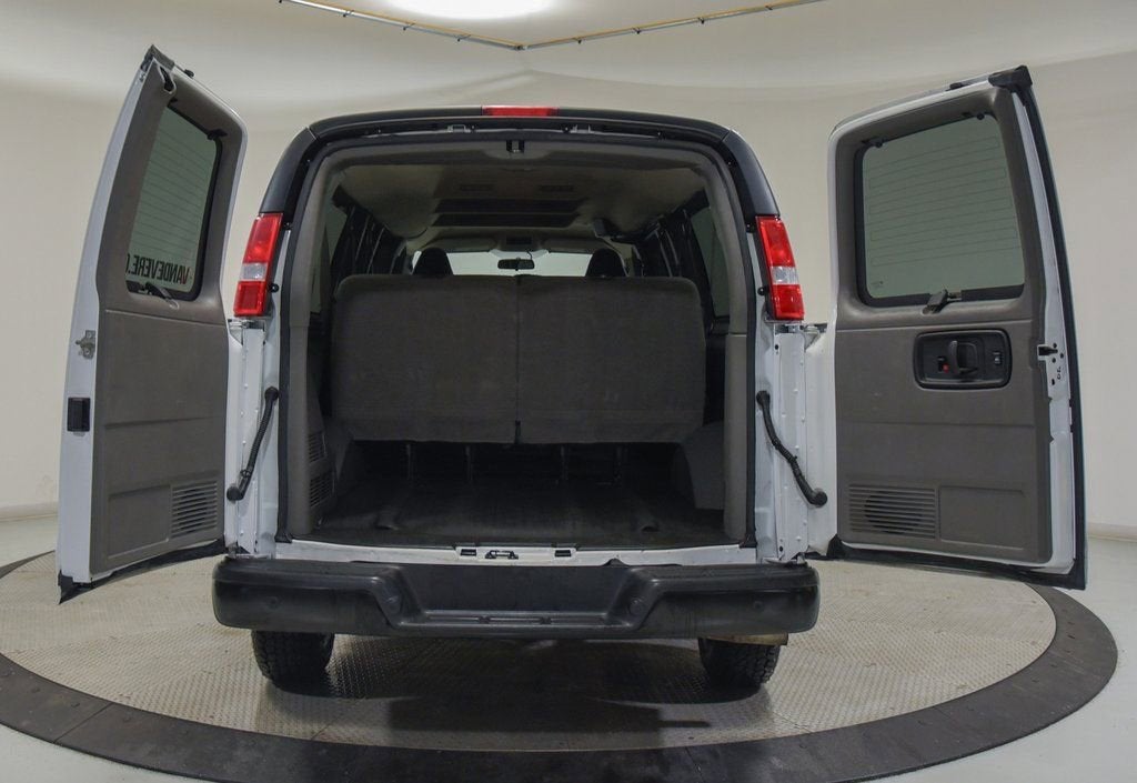 2023 Chevrolet Express Passenger 3500 1LS