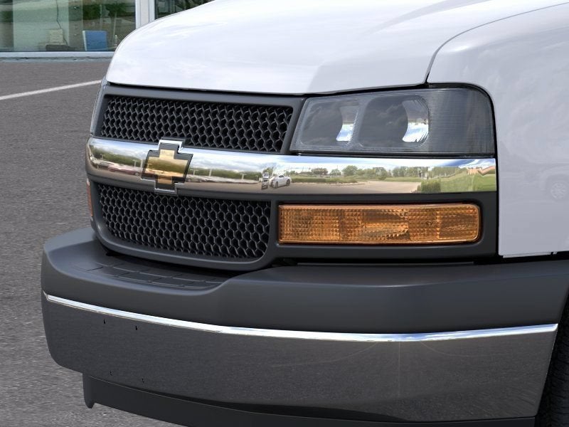 2026 Chevrolet Express Passenger 1LT