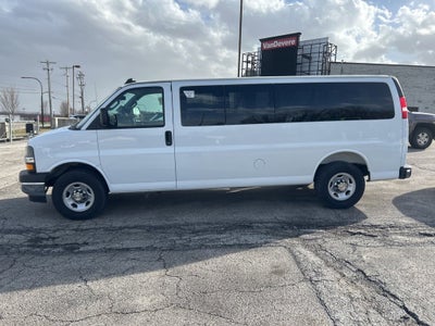 2025 Chevrolet Express Passenger 1LT