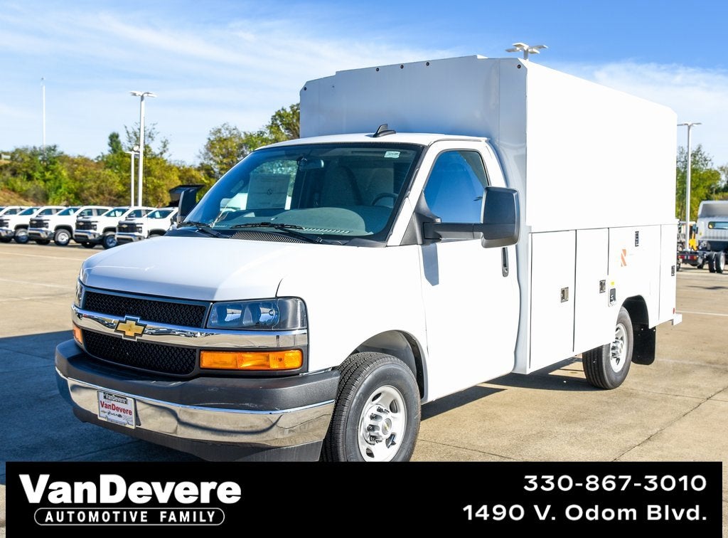 2025 Chevrolet Express Cutaway 3500 1WT
