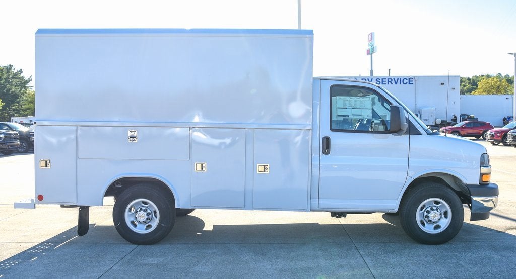 2025 Chevrolet Express Cutaway 3500 1WT