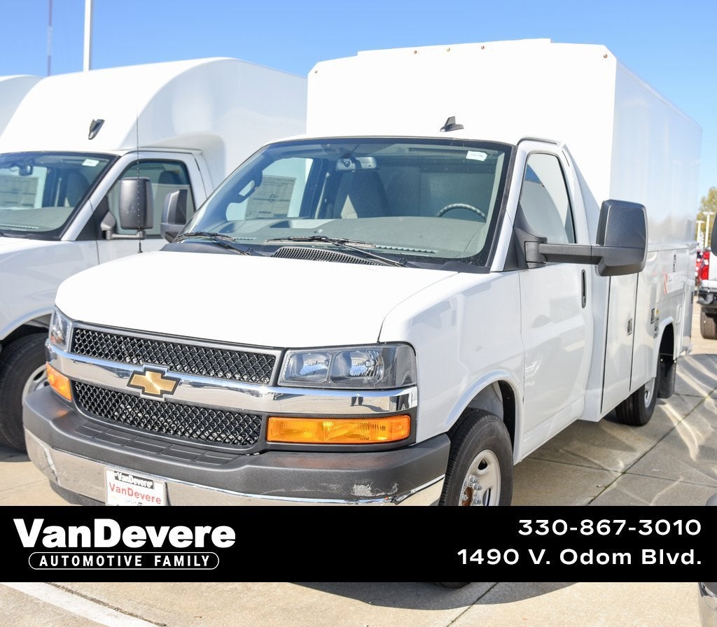 2025 Chevrolet Express Cutaway 3500 1WT