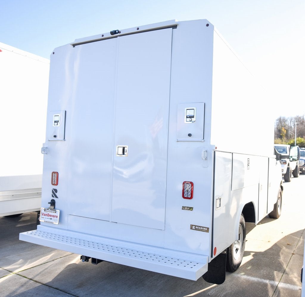 2025 Chevrolet Express Cutaway 3500 1WT