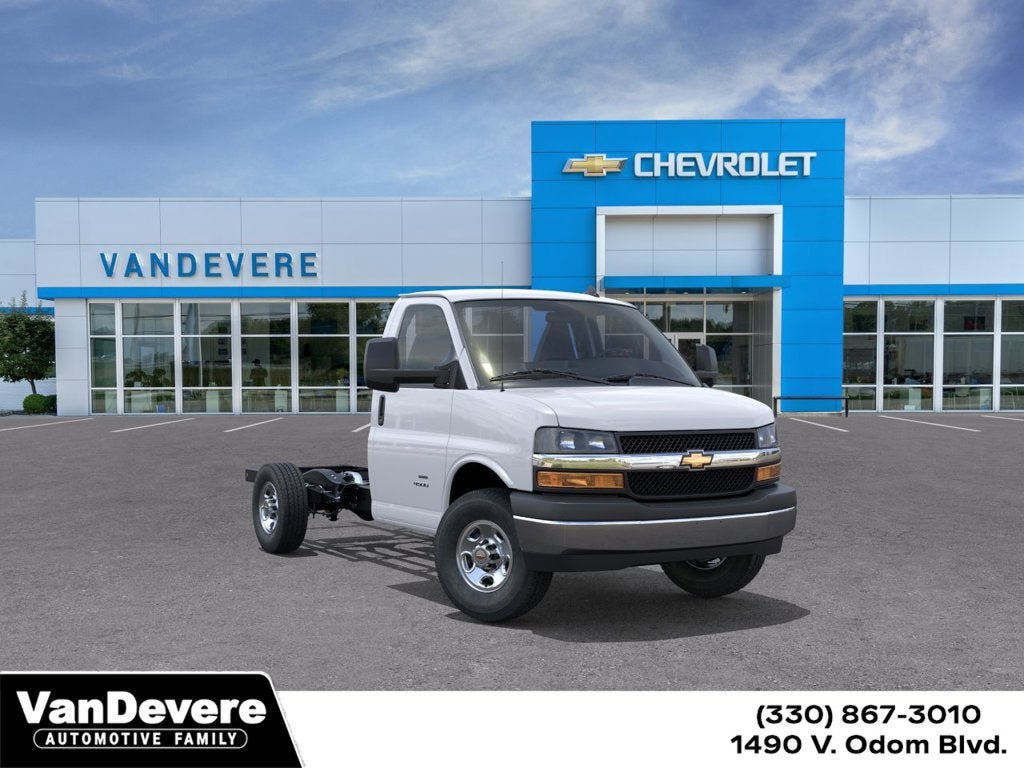 2025 Chevrolet Express Cutaway 3500 1WT