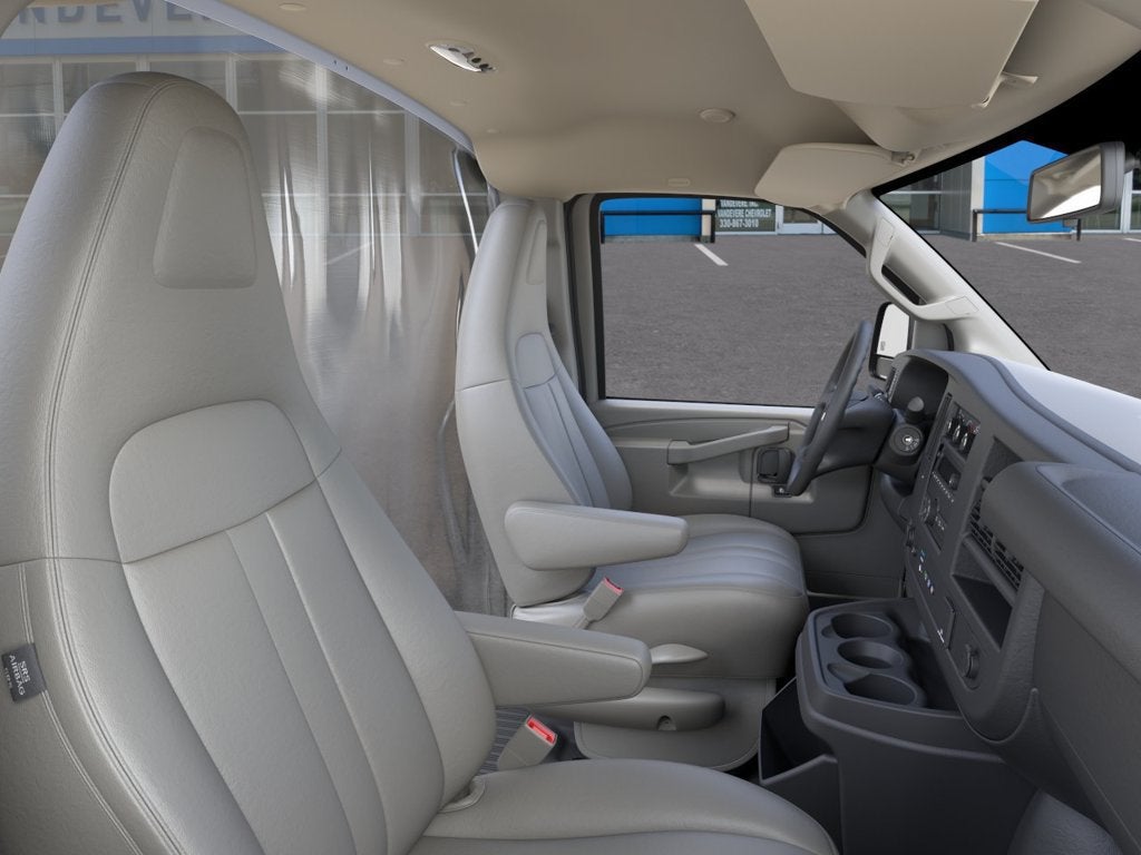 2025 Chevrolet Express Cutaway 3500 1WT