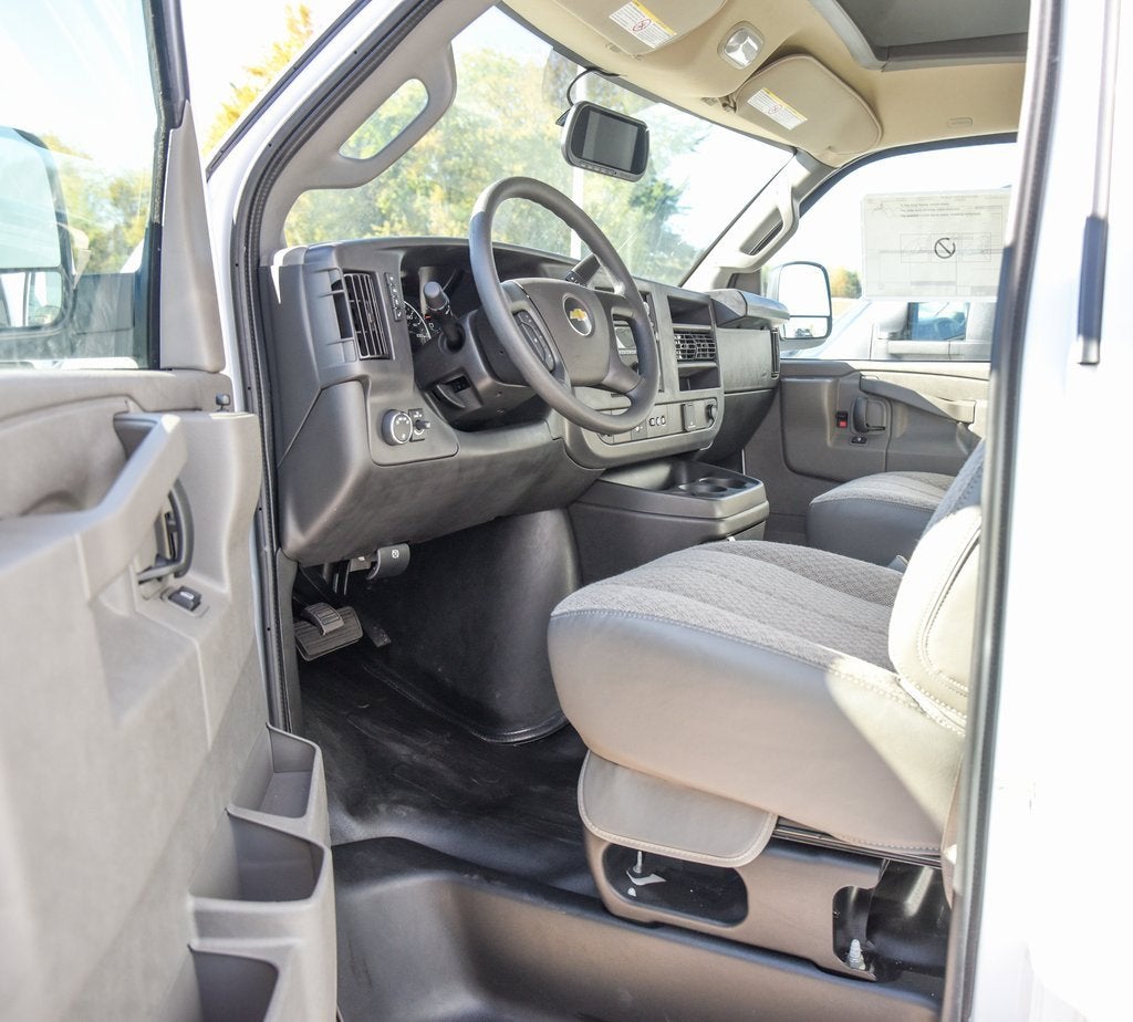 2024 Chevrolet Express Cutaway 3500 1WT