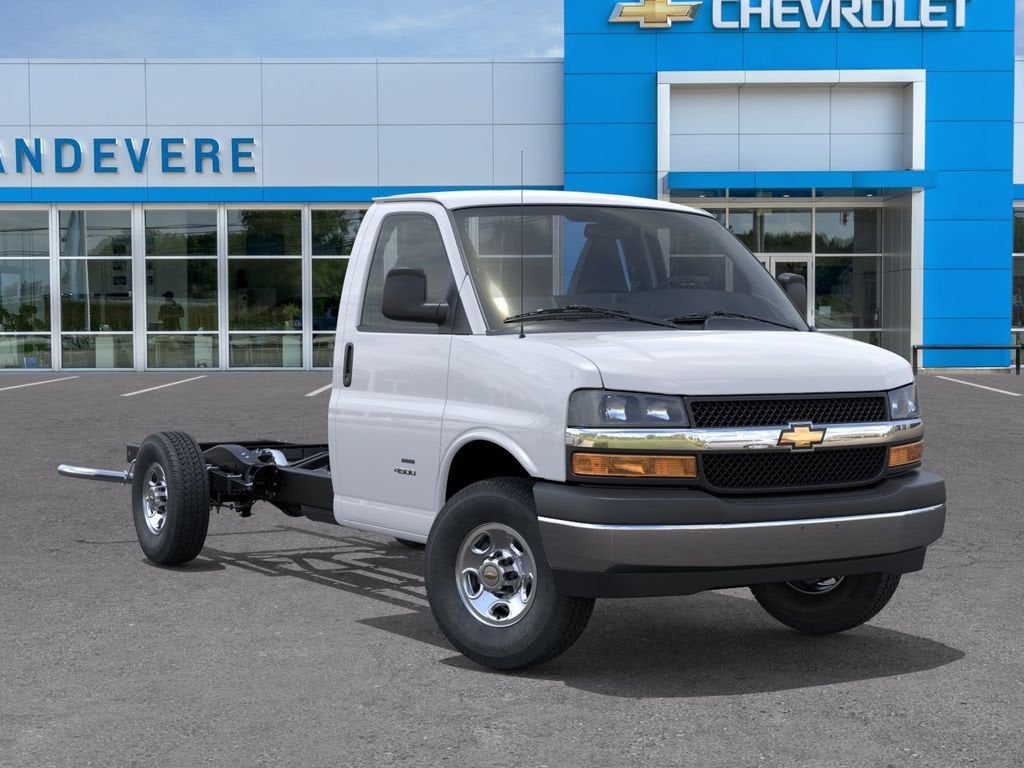 2026 Chevrolet Express Cutaway 3500 1WT