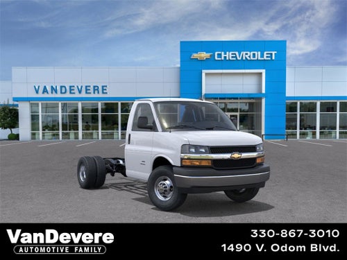 2025 Chevrolet Express Cutaway 3500 1WT