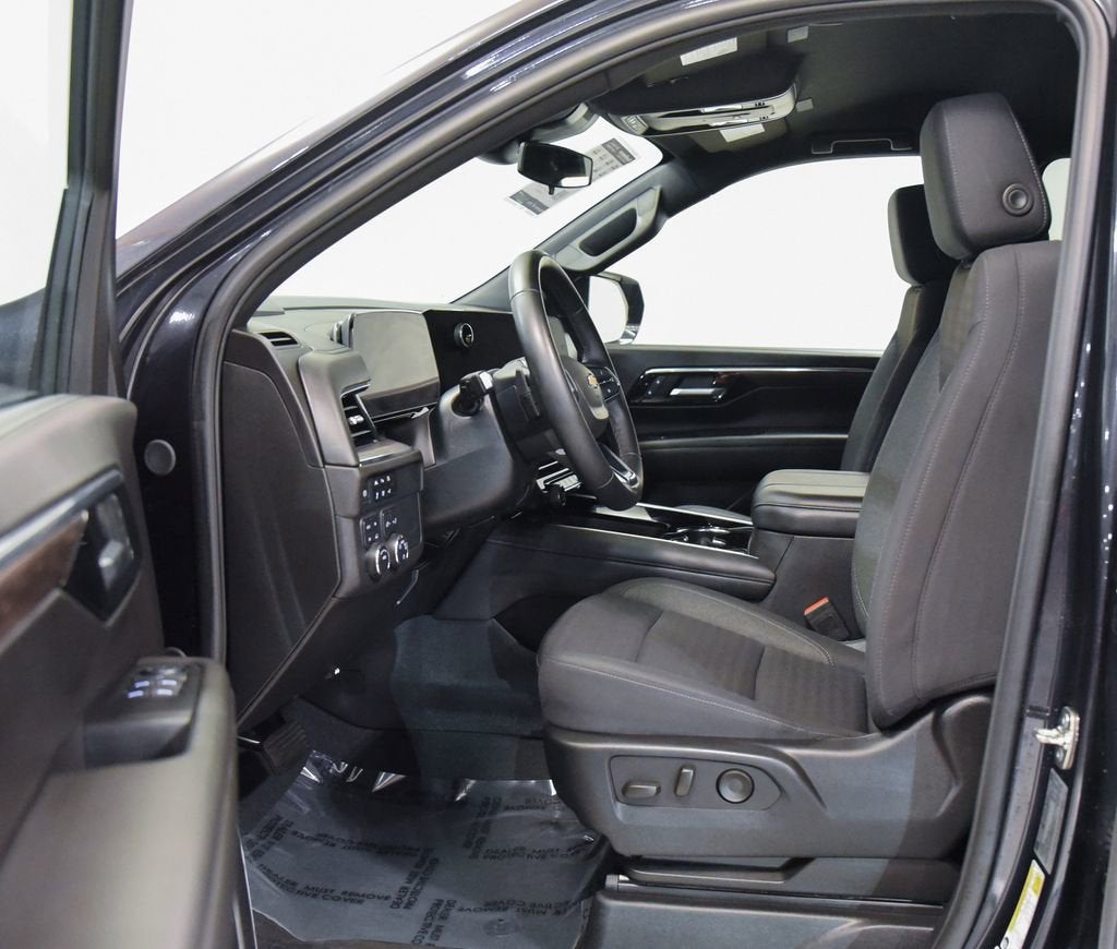 2025 Chevrolet Suburban LS