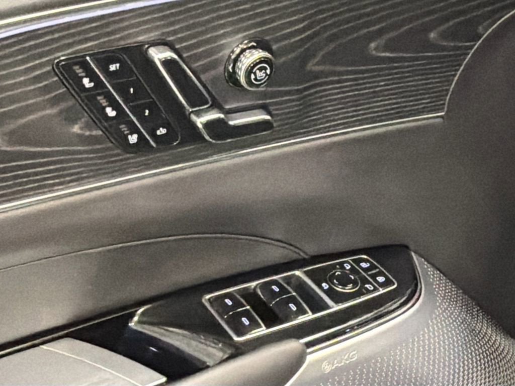 2024 Cadillac LYRIQ Sport 2