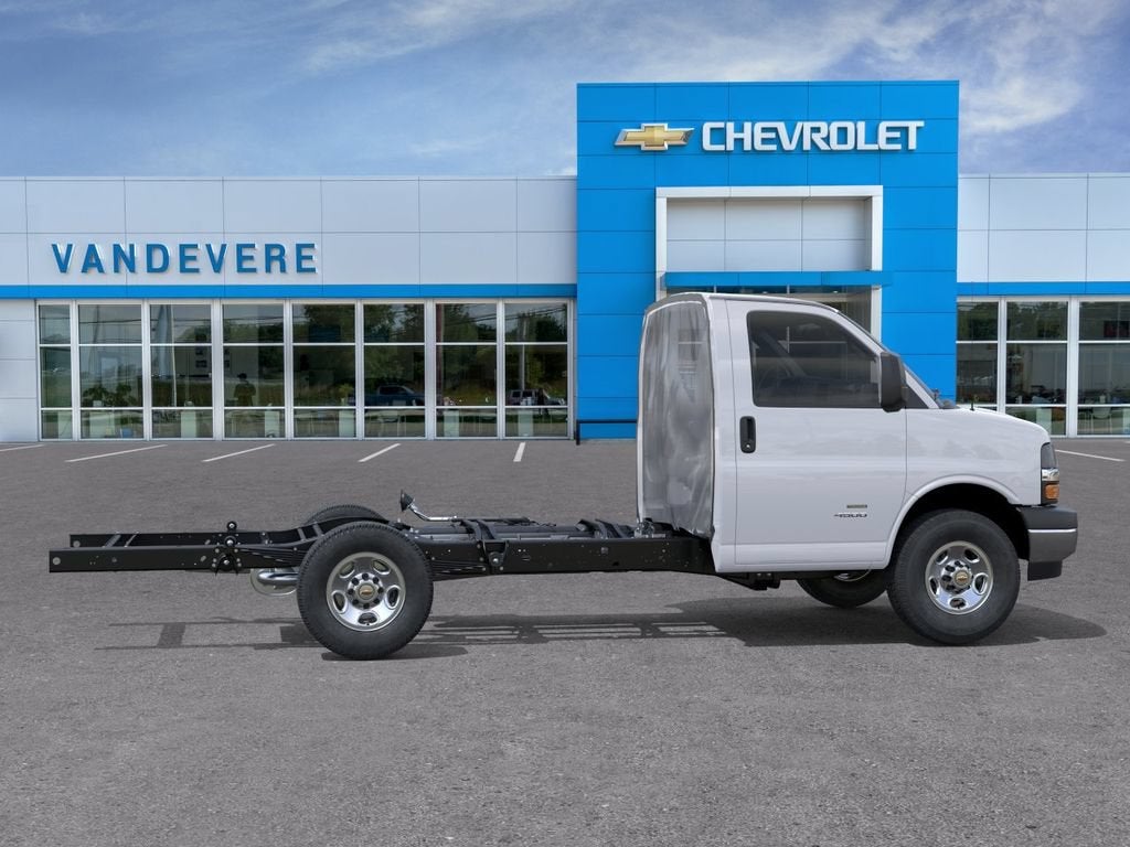 2026 Chevrolet Express Cutaway 3500 1WT
