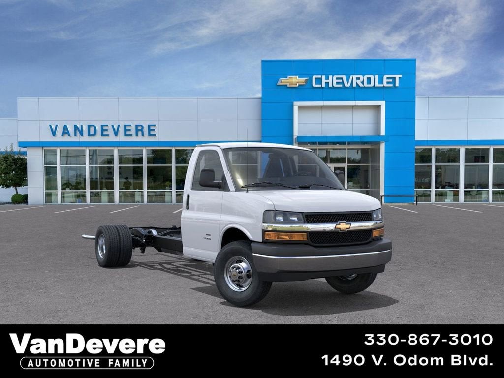 2026 Chevrolet Express Cutaway 3500 1WT