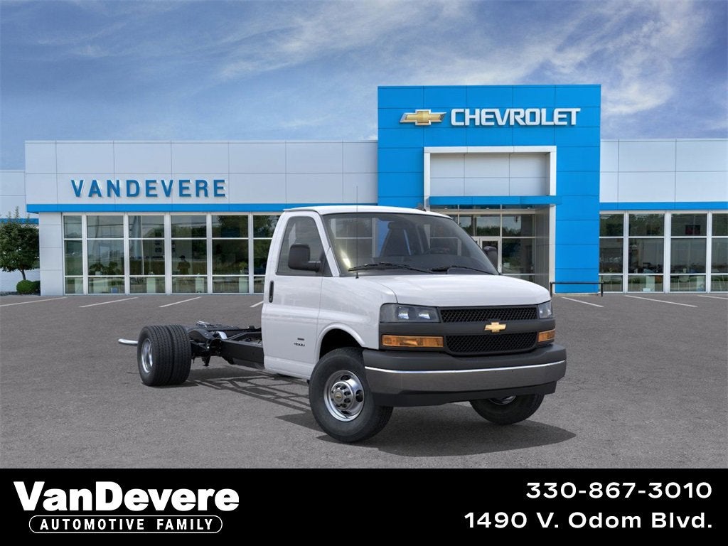 2025 Chevrolet Express Cutaway 3500 1WT