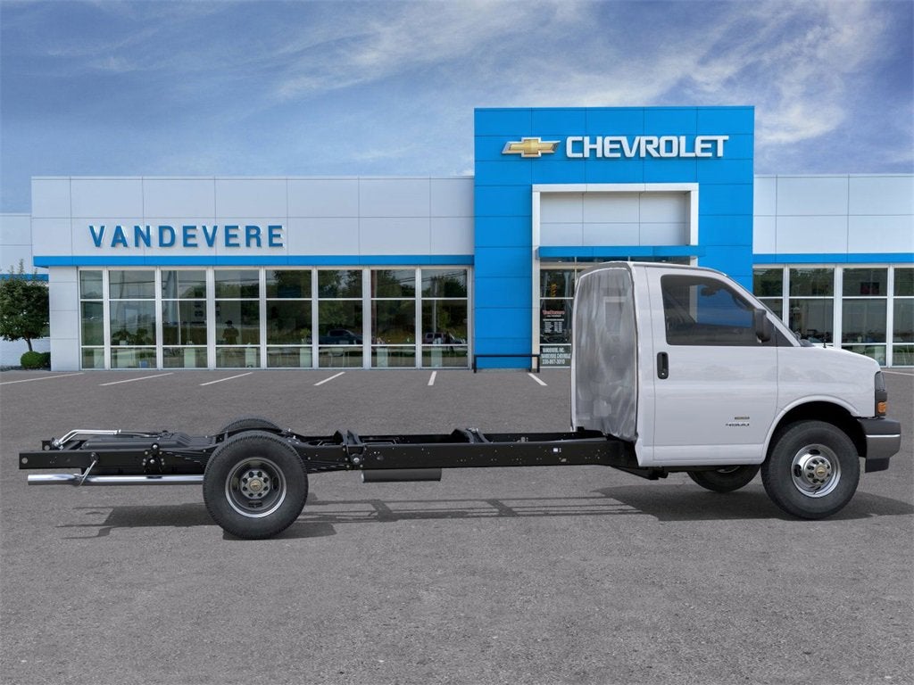 2025 Chevrolet Express Cutaway 3500 1WT